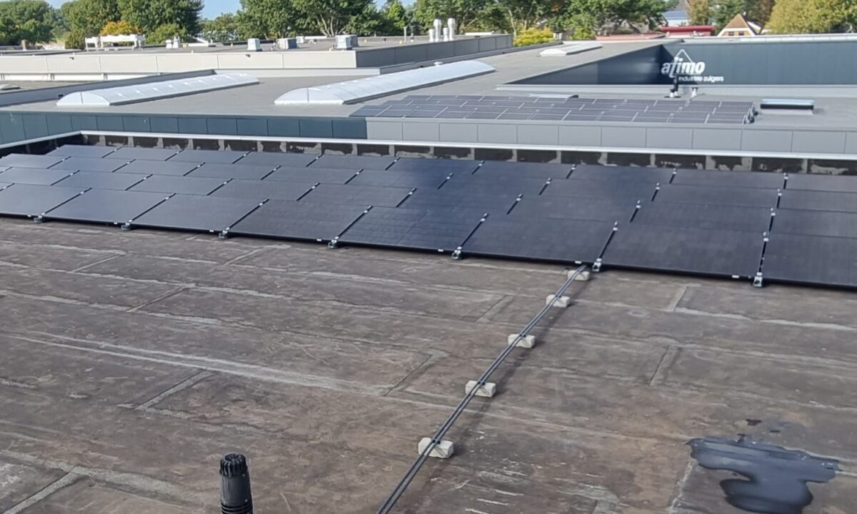 Autoservice van Went verrijkt met 40 zonnepanelen op het dak